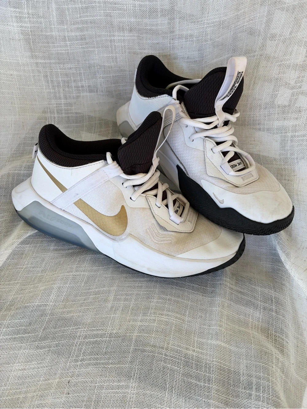 NIKE Zoom Crossover Fly size 7Y